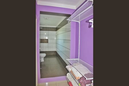 Casa à venda com 238m², 3 quartos e 3 vagasCloset Suíte 2