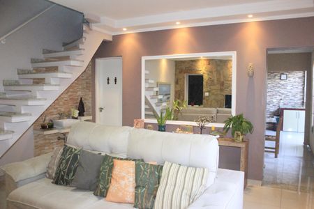 Casa à venda com 238m², 3 quartos e 3 vagasSala