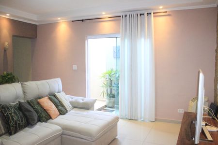 Casa à venda com 238m², 3 quartos e 3 vagasSala