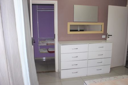 Casa à venda com 238m², 3 quartos e 3 vagasSuíte 2