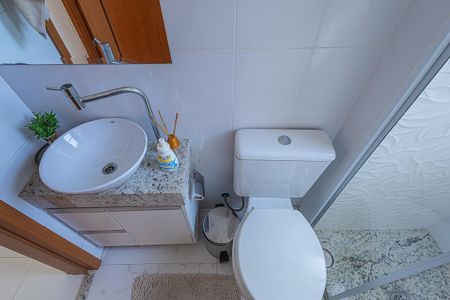 Apartamento à venda com 65m², 2 quartos e 2 vagas Apartamento à venda com 65m², 2 quartos e 2 vagasBanheiro