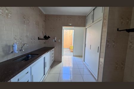 Casa à venda com 176m², 4 quartos e 2 vagas Casa à venda com 176m², 4 quartos e 2 vagasCozinha