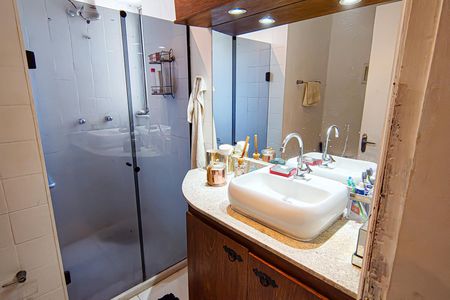 Apartamento para alugar com 143m², 4 quartos e 1 vaga Apartamento para alugar com 143m², 4 quartos e 1 vagaBanheiro Social