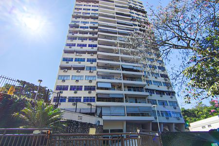 Apartamento para alugar com 143m², 4 quartos e 1 vaga Apartamento para alugar com 143m², 4 quartos e 1 vagaFachada