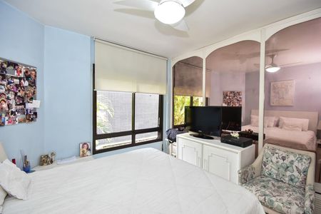 Apartamento à venda com 250m², 4 quartos e 4 vagasSuíte 3