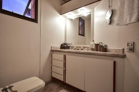 Apartamento à venda com 250m², 4 quartos e 4 vagasBanheiro Suíte 2