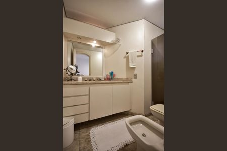 Apartamento à venda com 250m², 4 quartos e 4 vagasBanheiro Suíte 1