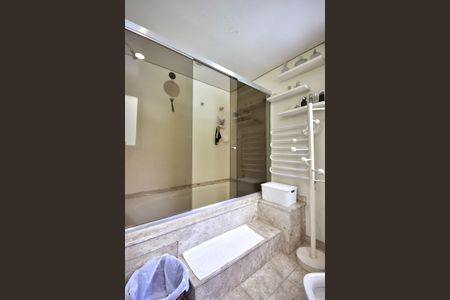 Apartamento à venda com 250m², 4 quartos e 4 vagasBanheiro da Suíte 3