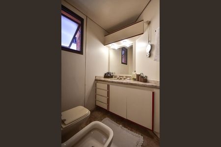 Apartamento à venda com 250m², 4 quartos e 4 vagasBanheiro Suíte 2