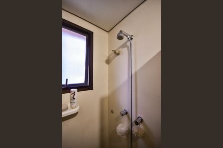 Apartamento à venda com 250m², 4 quartos e 4 vagasChuveiro da Suíte 1