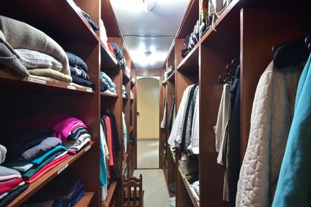 Apartamento à venda com 250m², 4 quartos e 4 vagasArmário da Suíte 3