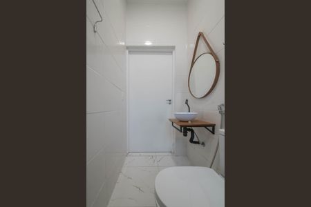 Banheiro de kitnet/studio para alugar com 1 quarto, 12m² em Vila Gertrudes, São Paulo
