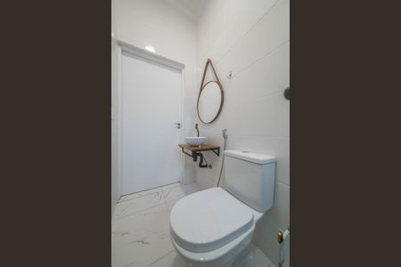 Banheiro de kitnet/studio para alugar com 1 quarto, 12m² em Vila Gertrudes, São Paulo