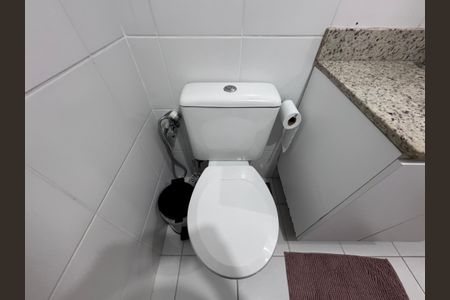 Apartamento à venda com 70m², 2 quartos e 1 vaga Apartamento à venda com 70m², 2 quartos e 1 vagaBanheiro Social