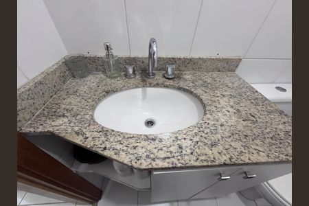 Apartamento à venda com 70m², 2 quartos e 1 vaga Apartamento à venda com 70m², 2 quartos e 1 vagaSuíte - Banheiro