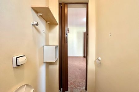 Casa à venda com 115m², 3 quartos e 3 vagas Casa à venda com 115m², 3 quartos e 3 vagasEdicula - Banheiro da Suíte