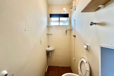 Casa à venda com 115m², 3 quartos e 3 vagas Casa à venda com 115m², 3 quartos e 3 vagasEdicula - Banheiro da Suíte