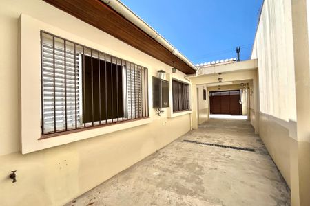 Casa à venda com 115m², 3 quartos e 3 vagas Casa à venda com 115m², 3 quartos e 3 vagasÁrea externa