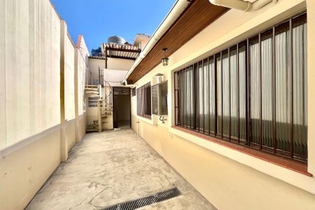 Casa à venda com 115m², 3 quartos e 3 vagas Casa à venda com 115m², 3 quartos e 3 vagasÁrea externa