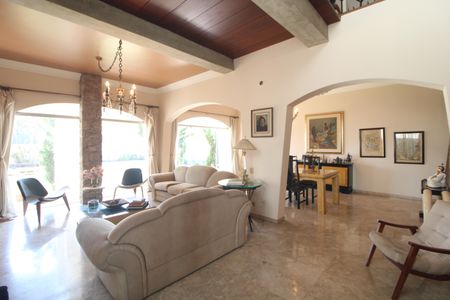 Casa para alugar com 570m², 5 quartos e 4 vagasSala