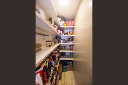 Casa de condomínio à venda com 500m², 4 quartos e 4 vagas Casa de condomínio à venda com 500m², 4 quartos e 4 vagasDespensa