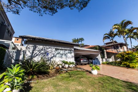 Casa de condomínio à venda com 500m², 4 quartos e 4 vagas Casa de condomínio à venda com 500m², 4 quartos e 4 vagasVista da Rua