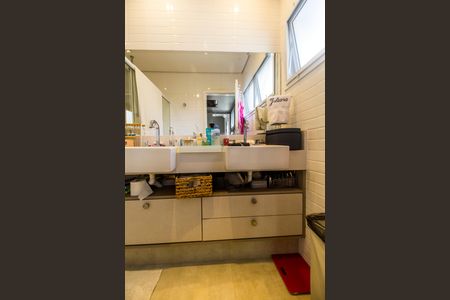 Casa de condomínio à venda com 500m², 4 quartos e 4 vagas Casa de condomínio à venda com 500m², 4 quartos e 4 vagasBanheiro da Suíte