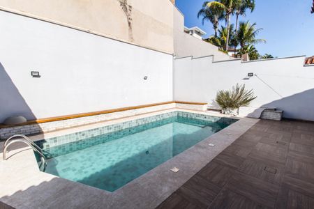 Casa de condomínio à venda com 500m², 4 quartos e 4 vagas Casa de condomínio à venda com 500m², 4 quartos e 4 vagasPiscina