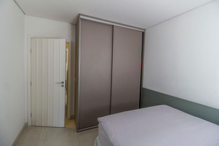 Casa de condomínio à venda com 500m², 4 quartos e 4 vagas Casa de condomínio à venda com 500m², 4 quartos e 4 vagasSuíte 2