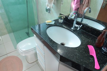 Casa de condomínio à venda com 64m², 2 quartos e 1 vagaBanheiro Social