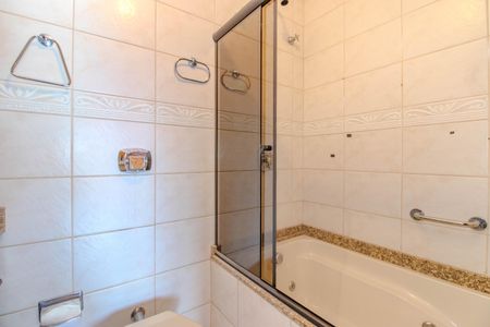 Apartamento para alugar com 126m², 2 quartos e 2 vagas Apartamento para alugar com 126m², 2 quartos e 2 vagasBanheiro da Suíte