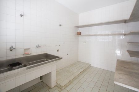 Casa à venda com 1000m², 4 quartos e 3 vagas Casa à venda com 1000m², 4 quartos e 3 vagasLavanderia