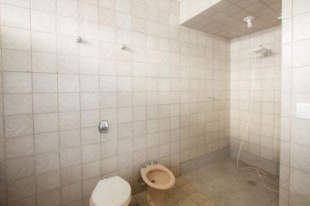 Casa à venda com 1000m², 4 quartos e 3 vagas Casa à venda com 1000m², 4 quartos e 3 vagasBanheiro