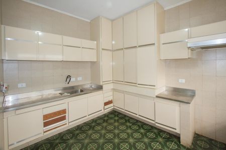 Casa à venda com 1000m², 4 quartos e 3 vagas Casa à venda com 1000m², 4 quartos e 3 vagasCozinha