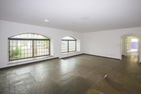 Casa à venda com 1000m², 4 quartos e 3 vagas Casa à venda com 1000m², 4 quartos e 3 vagasSala