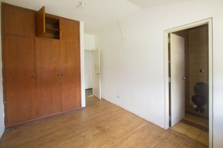 Casa à venda com 1000m², 4 quartos e 3 vagas Casa à venda com 1000m², 4 quartos e 3 vagasSuite 2