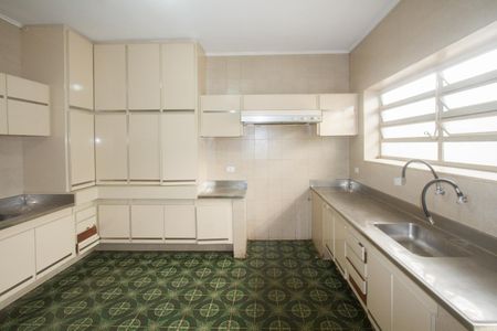 Casa à venda com 1000m², 4 quartos e 3 vagas Casa à venda com 1000m², 4 quartos e 3 vagasCozinha