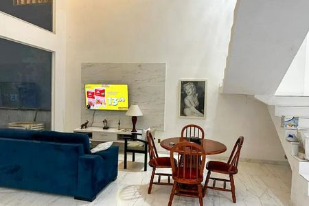 Casa à venda com 150m², 3 quartos e 3 vagas Casa à venda com 150m², 3 quartos e 3 vagasSala