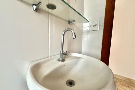 Apartamento à venda com 56m², 2 quartos e 1 vaga Apartamento à venda com 56m², 2 quartos e 1 vagaBanheiro Social