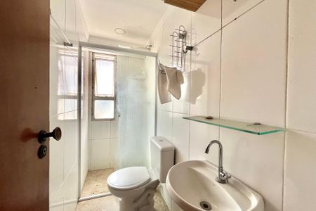 Apartamento à venda com 56m², 2 quartos e 1 vaga Apartamento à venda com 56m², 2 quartos e 1 vagaBanheiro Social