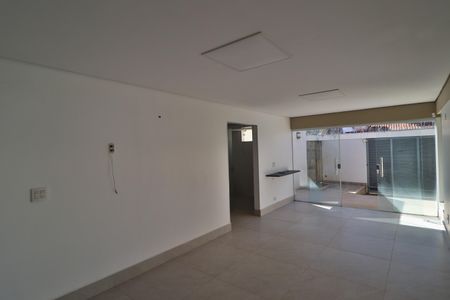 Casa para alugar com 550m², 4 quartos e 9 vagasSala