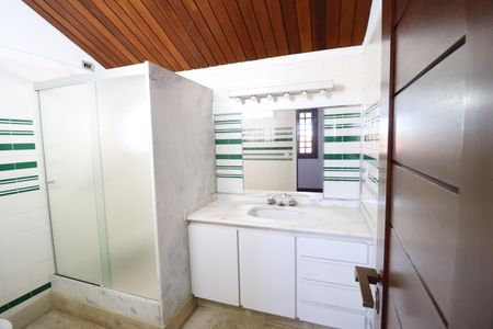 Casa para alugar com 550m², 4 quartos e 9 vagasBanheiro Social