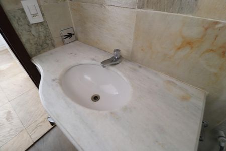 Casa para alugar com 550m², 4 quartos e 9 vagasBanheiro da Suíte 1