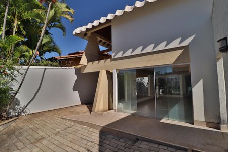 Casa para alugar com 550m², 4 quartos e 9 vagasFachada