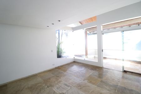 Casa para alugar com 550m², 4 quartos e 9 vagasSala 2