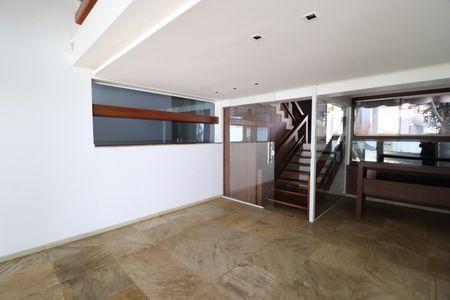 Casa para alugar com 550m², 4 quartos e 9 vagasSala 2