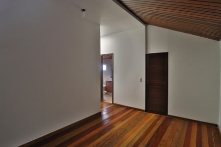 Casa para alugar com 550m², 4 quartos e 9 vagasSuíte 2