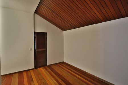 Casa para alugar com 550m², 4 quartos e 9 vagasSuíte 2