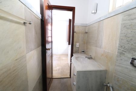 Casa para alugar com 550m², 4 quartos e 9 vagasBanheiro da Suíte 1