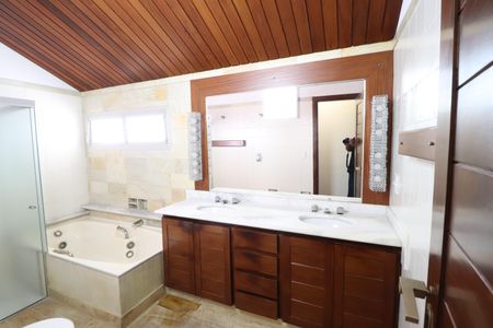 Casa para alugar com 550m², 4 quartos e 9 vagasBanheiro da Suíte 2